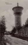 16074 Gezicht op de watertoren van de Utrechtsche Waterleiding Maatschappij (Bergweg 24) te Zeist uit het noorden.
